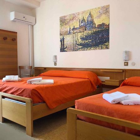 Hotel Adriatico Бибионе Екстериор снимка