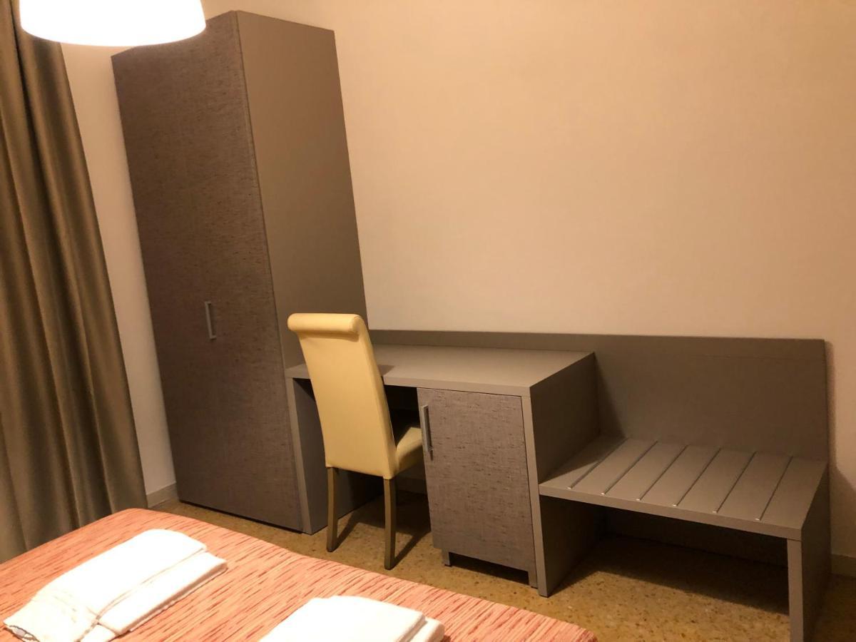 Hotel Adriatico Бибионе Екстериор снимка