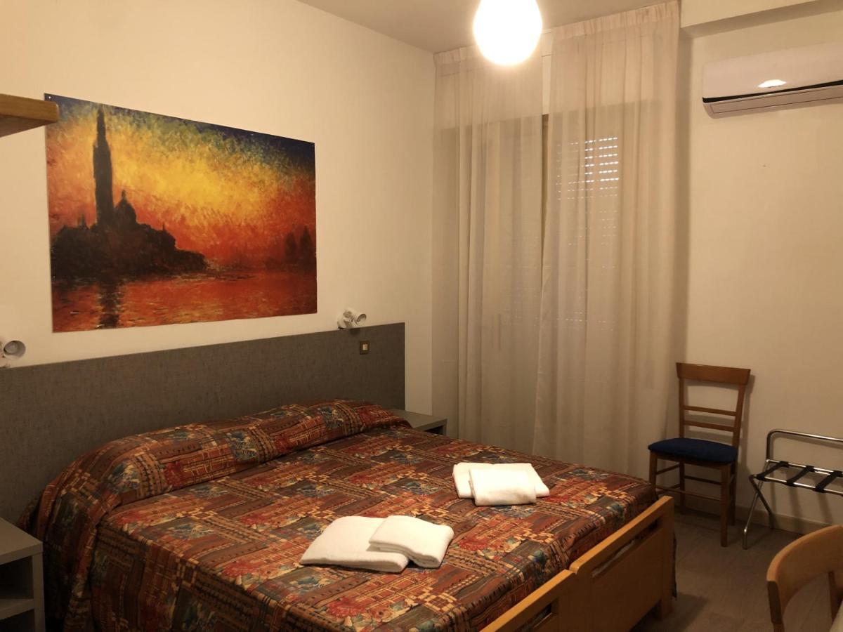 Hotel Adriatico Бибионе Екстериор снимка