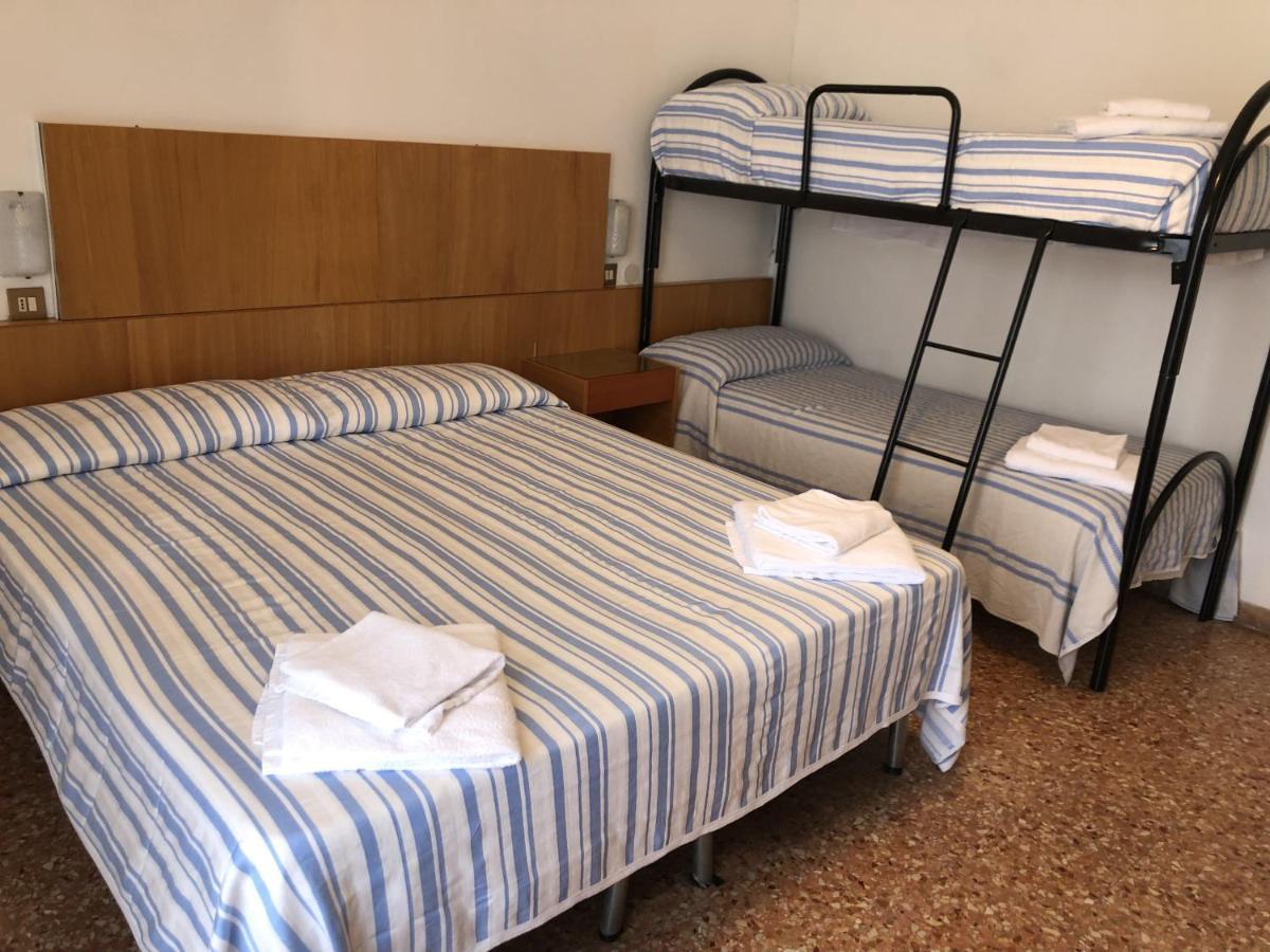 Hotel Adriatico Бибионе Екстериор снимка