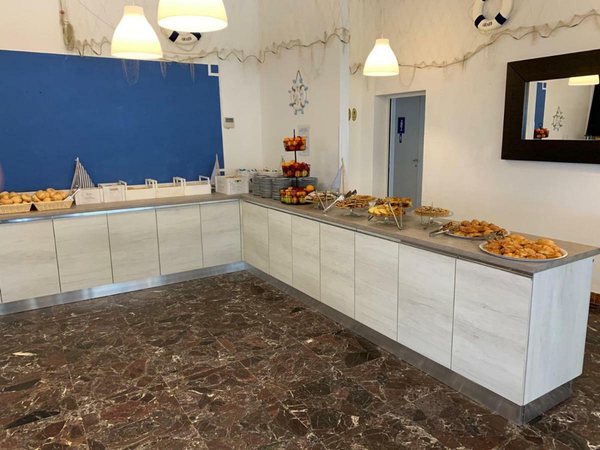 Hotel Adriatico Бибионе Екстериор снимка