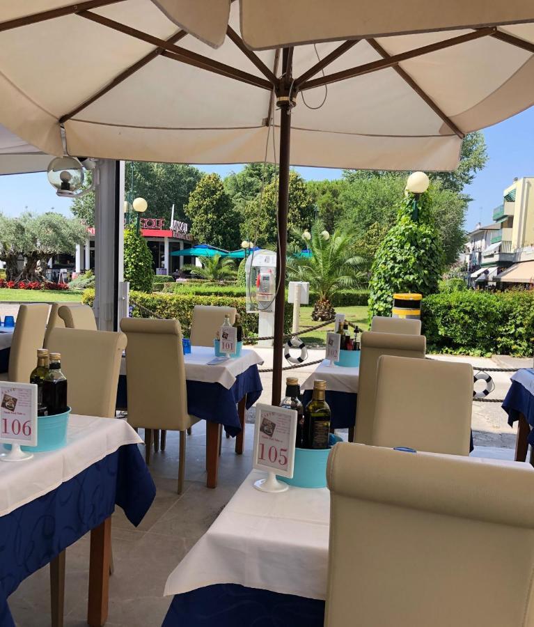 Hotel Adriatico Бибионе Екстериор снимка