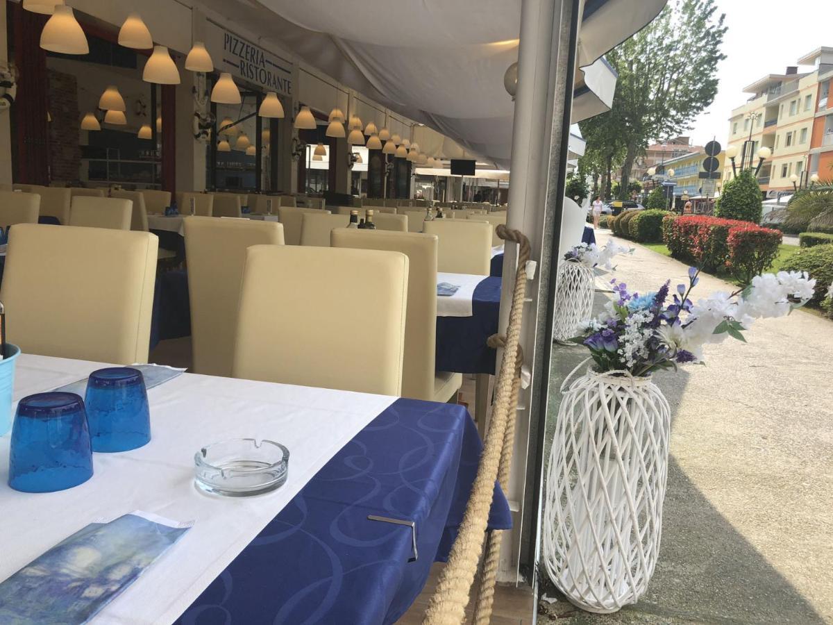 Hotel Adriatico Бибионе Екстериор снимка